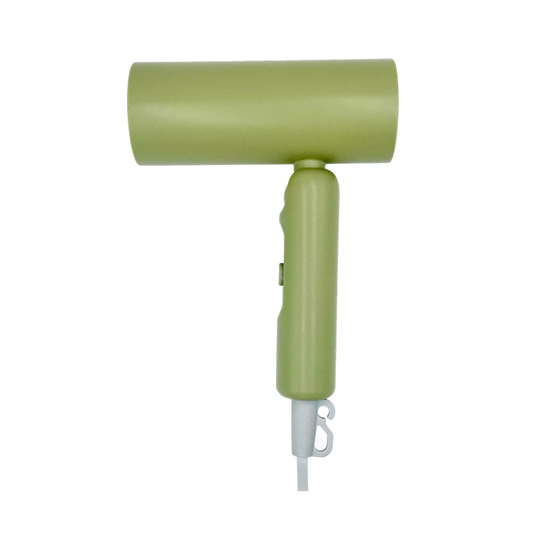 How much does the folding mechanism of a folding hair dryer affect the layout of key internal components such as the motor?